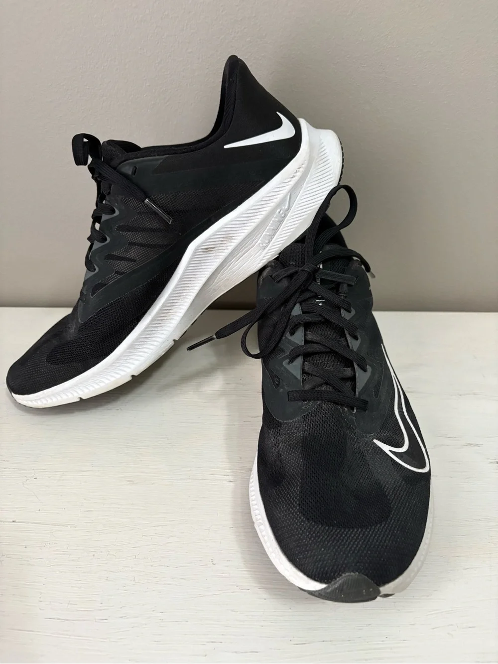 Nike Black and White Women's Athletic Running Shoes